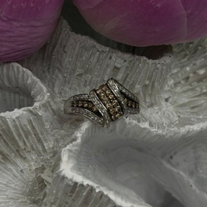 10K White Gold Chocolate Brown & White Diamonds Ring Size 7