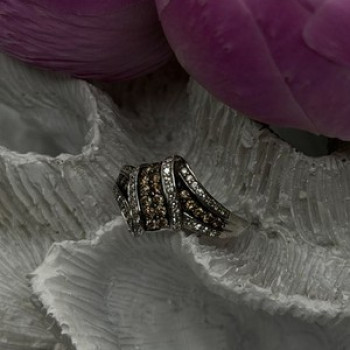 10K White Gold Chocolate Brown & White Diamonds Ring Size 7