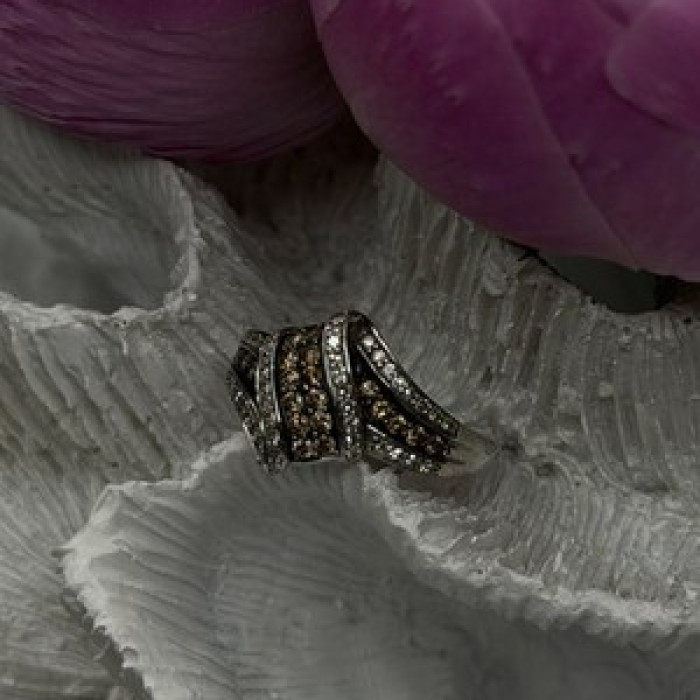 10K White Gold Chocolate Brown & White Diamonds Ring Size 7