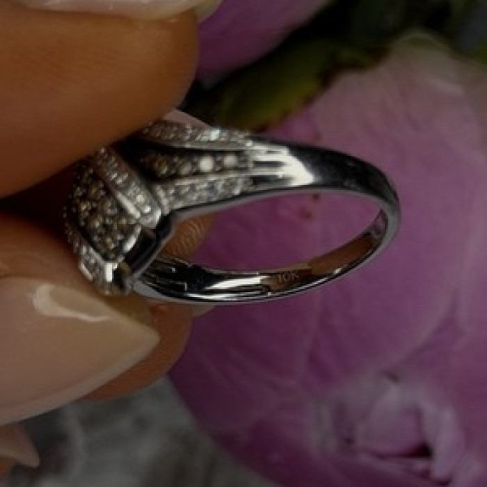 10K White Gold Chocolate Brown & White Diamonds Ring Size 7