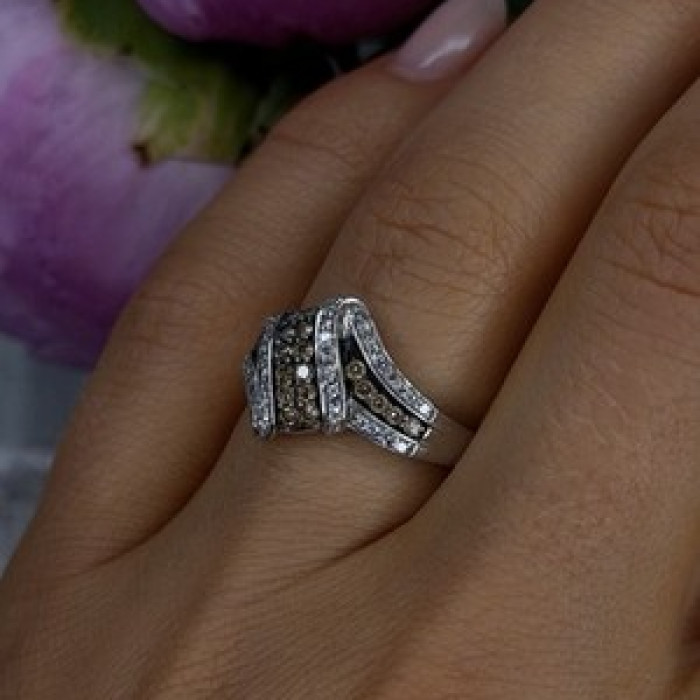 10K White Gold Chocolate Brown & White Diamonds Ring Size 7
