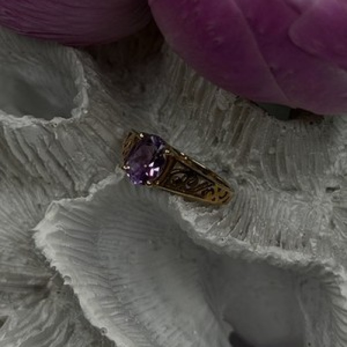 10K Yellow Gold Amethyst Filigree Design Ring Size 7.5