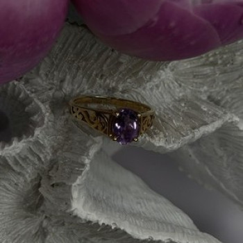 10K Yellow Gold Amethyst Filigree Design Ring Size 7.5