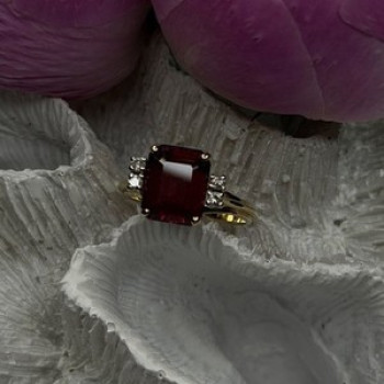 14K Yellow Gold Burgundy Red Garnet & Diamonds Ring Size 8