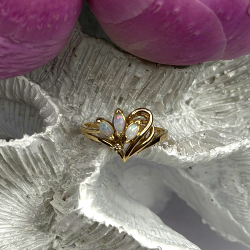 Elegant 14K Yellow Gold Opal & Diamond Heart Motif Ring Size 8.5