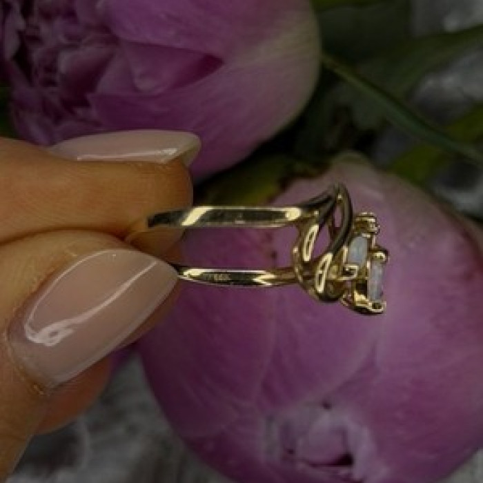 Elegant 14K Yellow Gold Opal & Diamond Heart Motif Ring Size 8.5