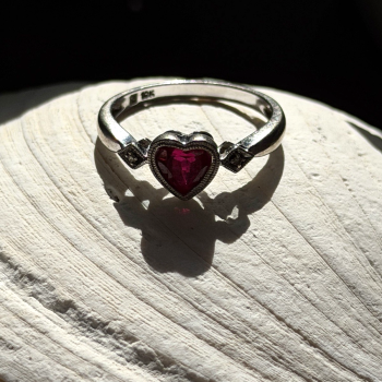 Romantic 10K White Gold Ruby & Diamonds Heart Ring Size 6.5