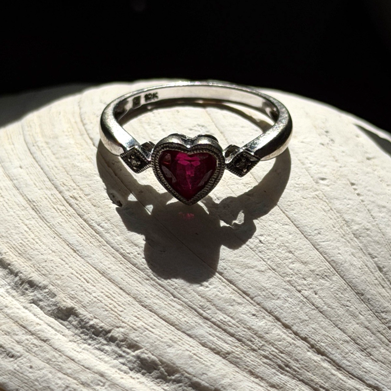 Romantic 10K White Gold Ruby & Diamonds Heart Ring Size 6.5