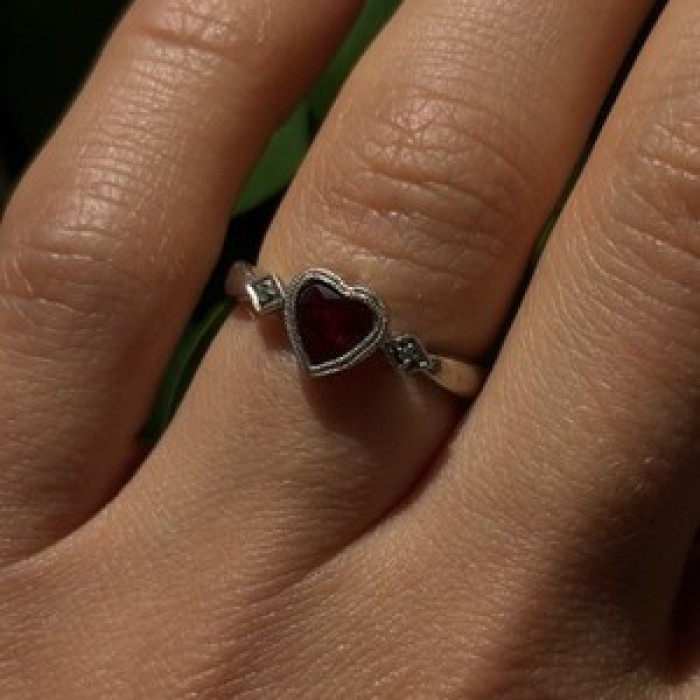 Romantic 10K White Gold Ruby & Diamonds Heart Ring Size 6.5