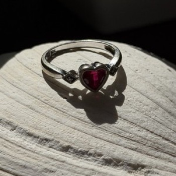 Romantic 10K White Gold Ruby & Diamonds Heart Ring Size 6.5