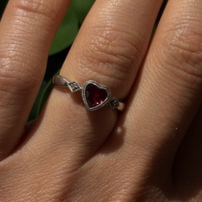 Romantic 10K White Gold Ruby & Diamonds Heart Ring Size 6.5