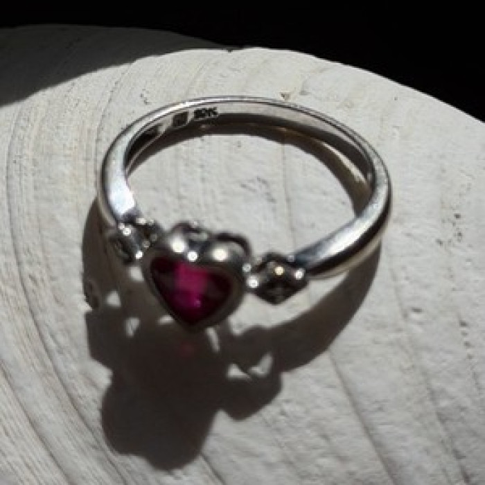 Romantic 10K White Gold Ruby & Diamonds Heart Ring Size 6.5