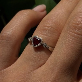 Romantic 10K White Gold Ruby & Diamonds Heart Ring Size 6.5