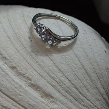 10K White Gold Lavender Sapphire & Diamond Ring Size 6.5