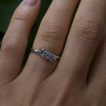10K White Gold Lavender Sapphire & Diamond Ring Size 6.5