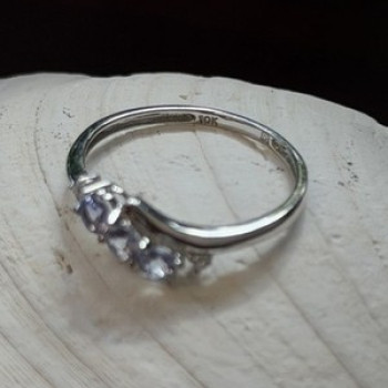 10K White Gold Lavender Sapphire & Diamond Ring Size 6.5