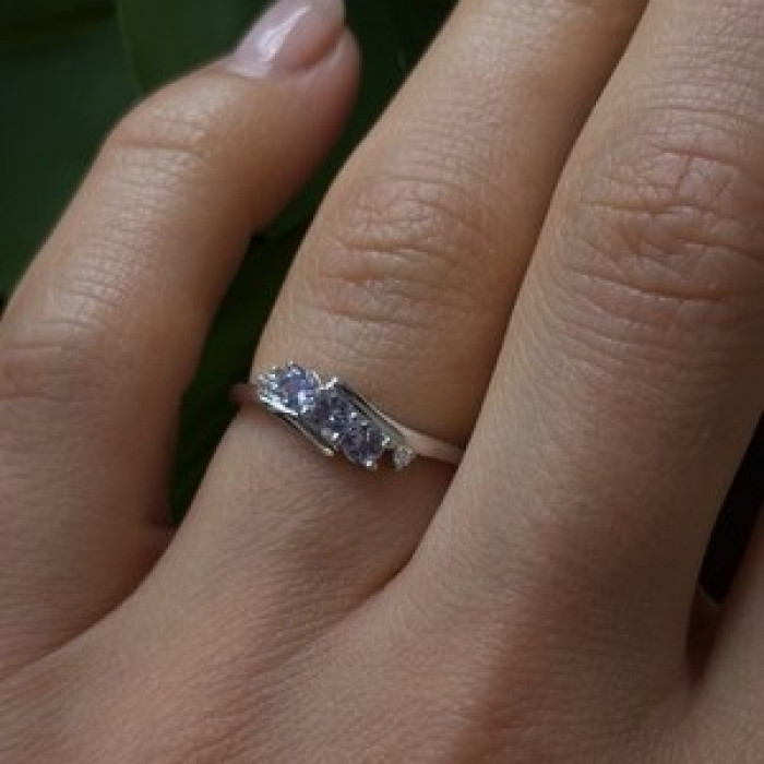 10K White Gold Lavender Sapphire & Diamond Ring Size 6.5