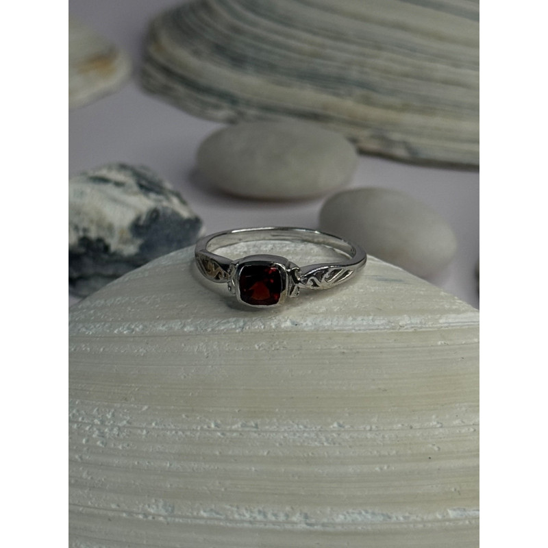 925 Sterling Silver Garnet Ring Size 8.5