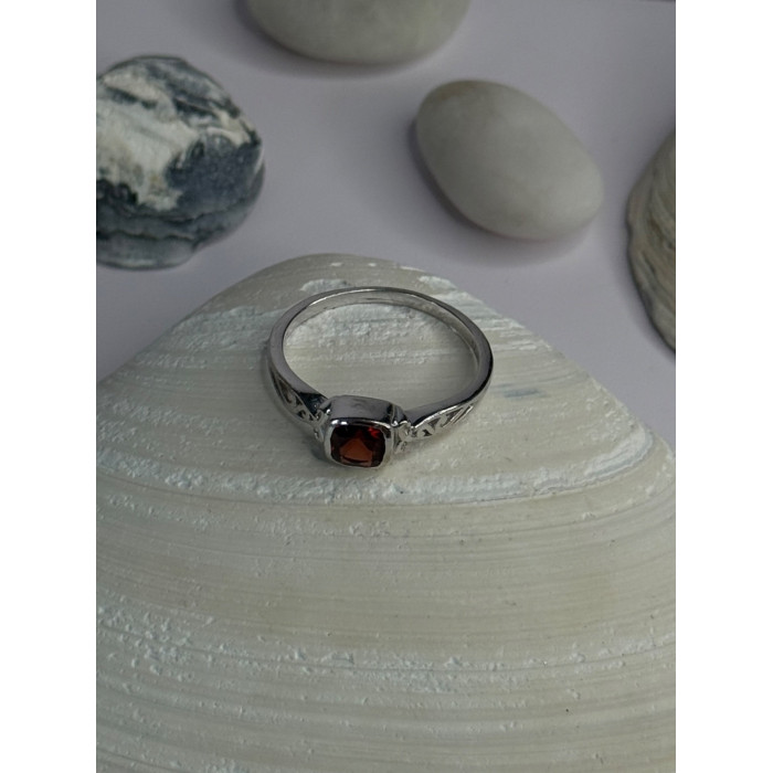 925 Sterling Silver Garnet Ring Size 8.5