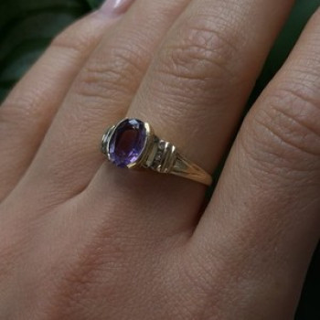 10K Yellow Gold Purple Amethyst & Diamond Ring Size 8.5