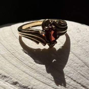 Elegant 10K Yellow Gold Garnet & Diamond Ring Size 6