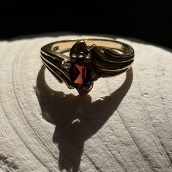 Elegant 10K Yellow Gold Garnet & Diamond Ring Size 6