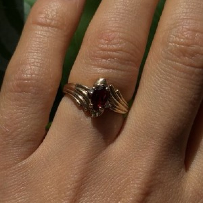 Elegant 10K Yellow Gold Garnet & Diamond Ring Size 6