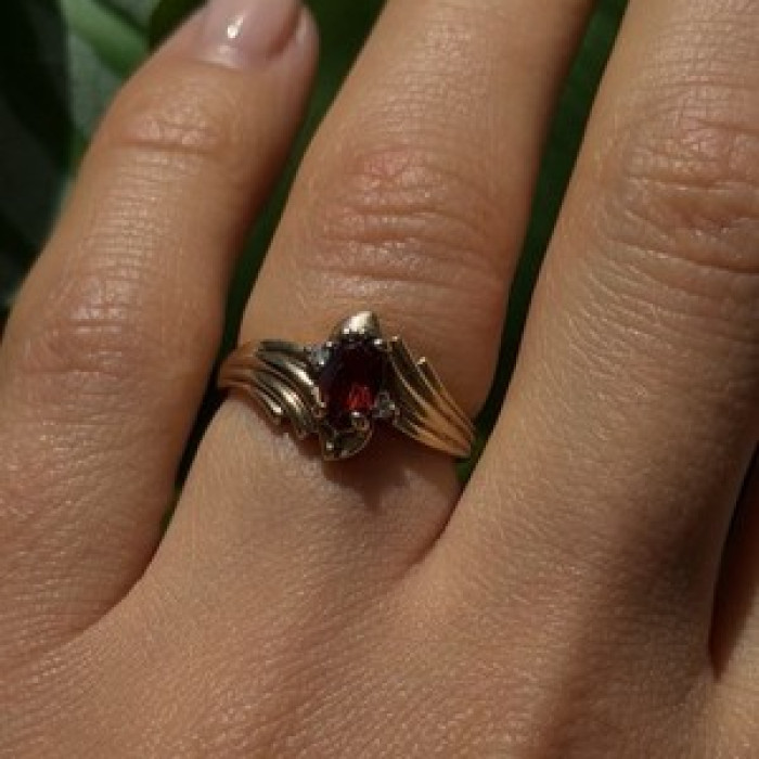 Elegant 10K Yellow Gold Garnet & Diamond Ring Size 6