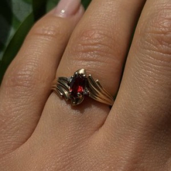Elegant 10K Yellow Gold Garnet & Diamond Ring Size 6
