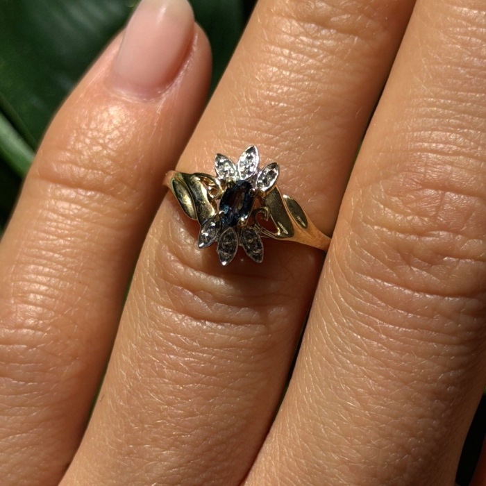 10K Yellow Gold Blue Sapphire & Diamond Beautiful Flower Ring Size 6