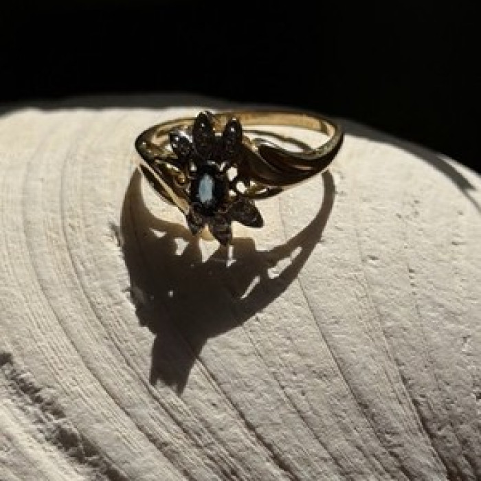 10K Yellow Gold Blue Sapphire & Diamond Beautiful Flower Ring Size 6