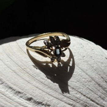 10K Yellow Gold Blue Sapphire & Diamond Beautiful Flower Ring Size 6