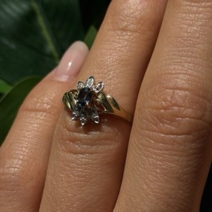 10K Yellow Gold Blue Sapphire & Diamond Beautiful Flower Ring Size 6