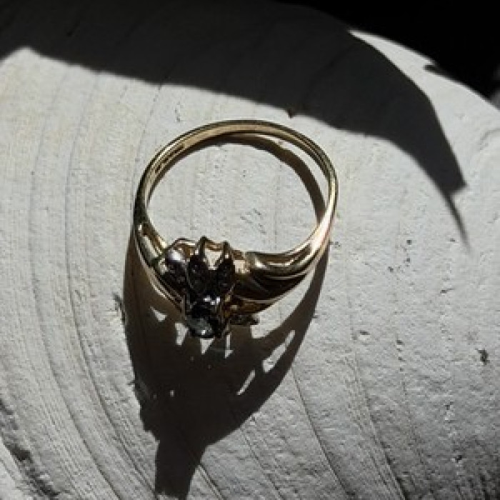 10K Yellow Gold Blue Sapphire & Diamond Beautiful Flower Ring Size 6