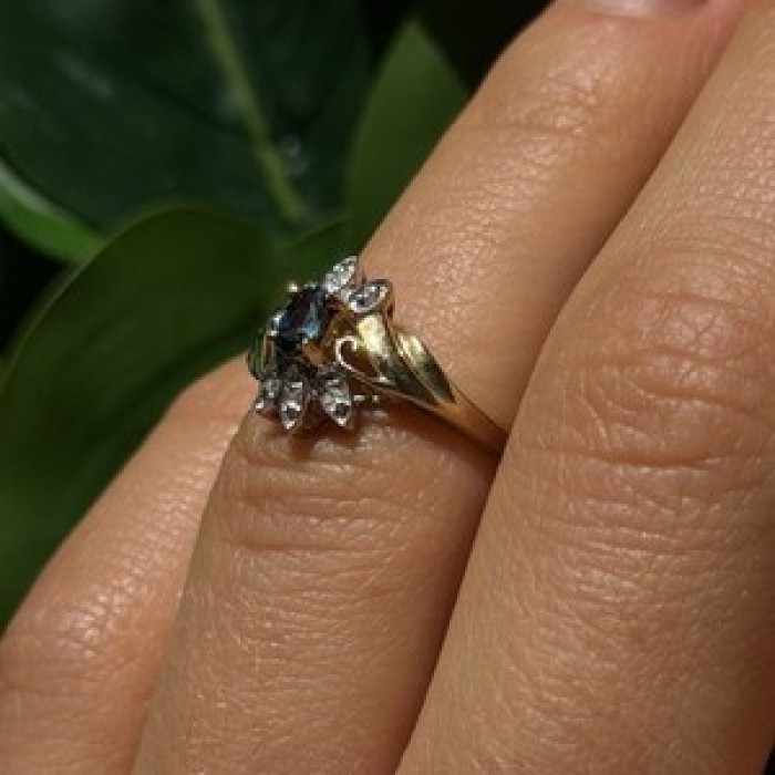 10K Yellow Gold Blue Sapphire & Diamond Beautiful Flower Ring Size 6