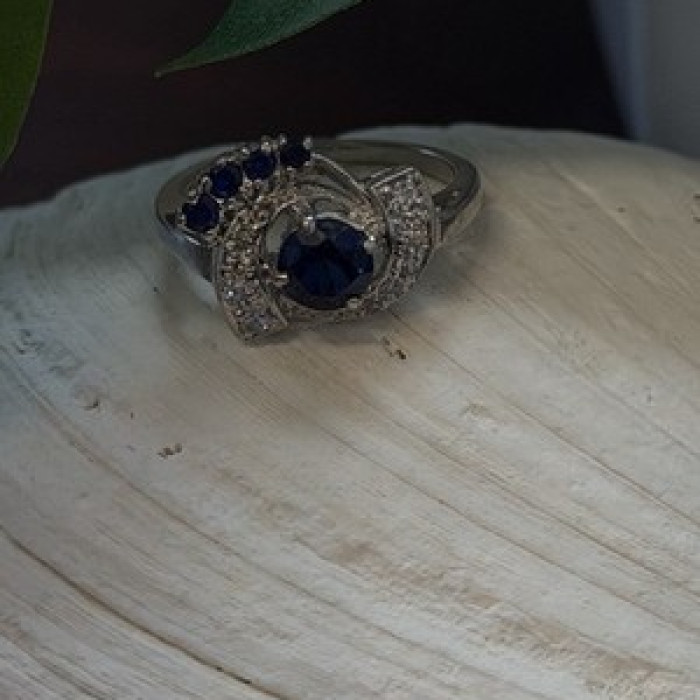 10K White Gold Blue & White Sapphire Cocktail Floral Ring Size 6.5