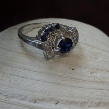 10K White Gold Blue & White Sapphire Cocktail Floral Ring Size 6.5