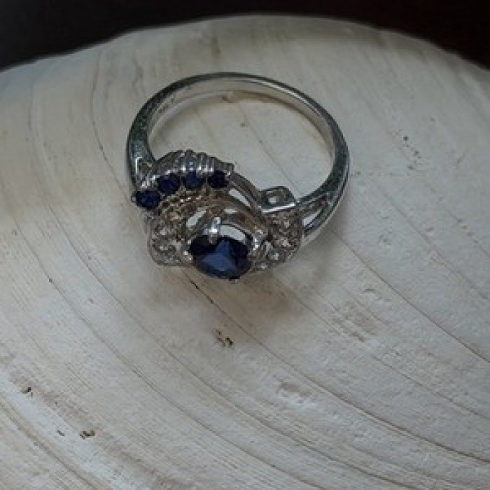 10K White Gold Blue & White Sapphire Cocktail Floral Ring Size 6.5