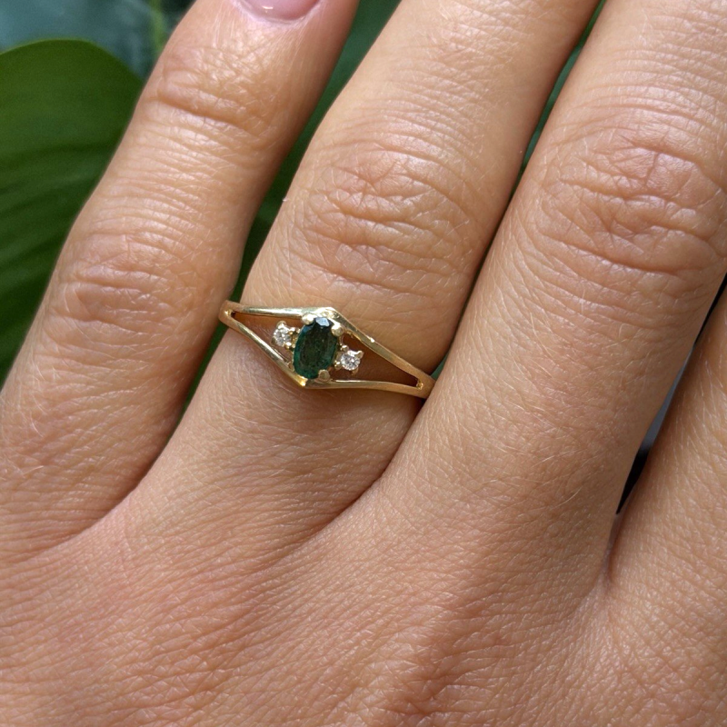 Classic 14K Yellow Gold Ring Emerald & Diamond Size 7