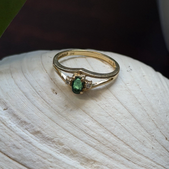 Classic 14K Yellow Gold Ring Emerald & Diamond Size 7