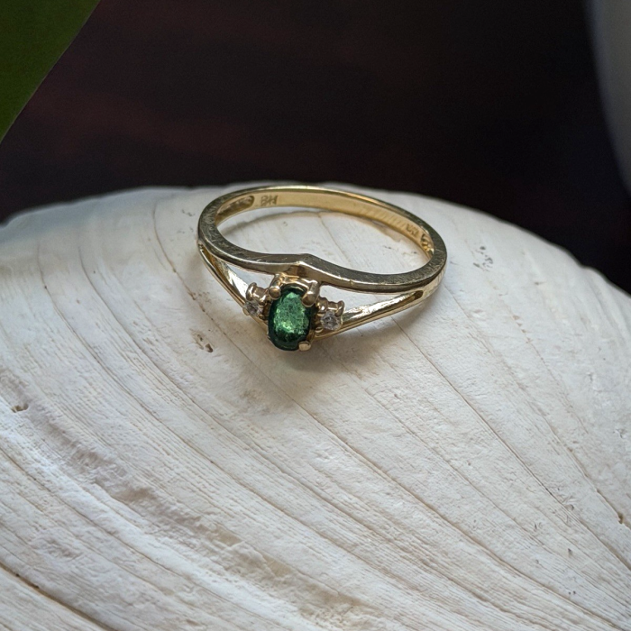 Classic 14K Yellow Gold Ring Emerald & Diamond Size 7