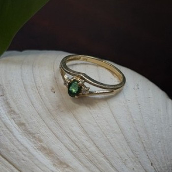 Classic 14K Yellow Gold Ring Emerald & Diamond Size 7