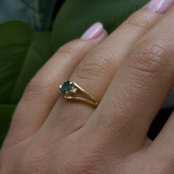 Classic 14K Yellow Gold Ring Emerald & Diamond Size 7
