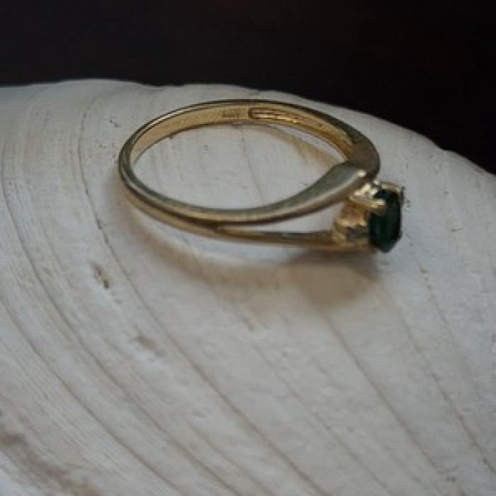 Classic 14K Yellow Gold Ring Emerald & Diamond Size 7