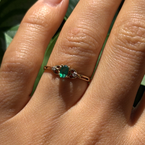 Beautiful Shiny 10K Yellow Gold Emerald & Diamond Ring Size 7
