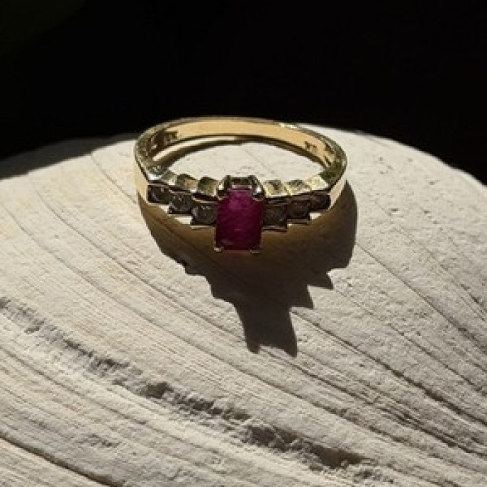 Elegant 14K Yellow Gold Pink Ruby & White Topaz Ring Size 6.5