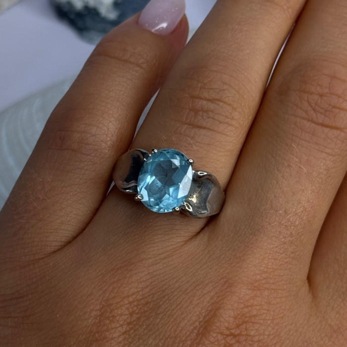 925 Sterling Silver Topaz Ring Size 7