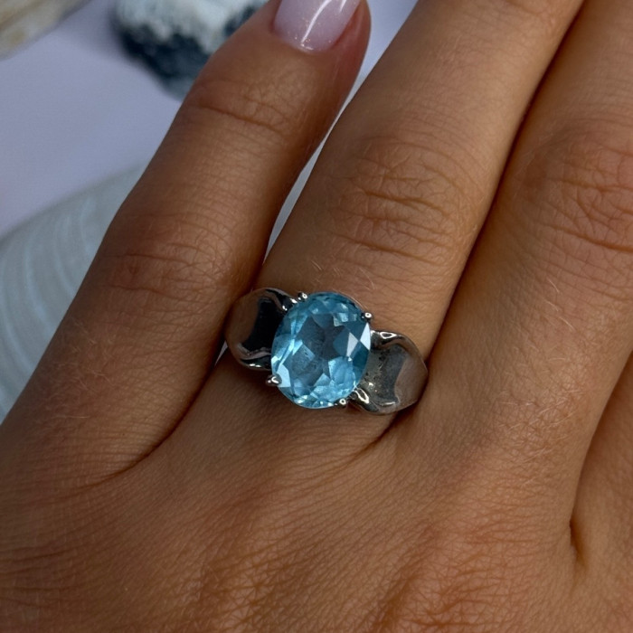 925 Sterling Silver Topaz Ring Size 7
