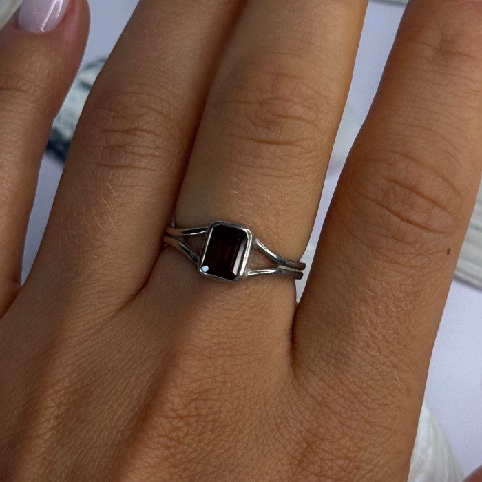 Classy 925 Sterling Silver Garnet Ring Size 8