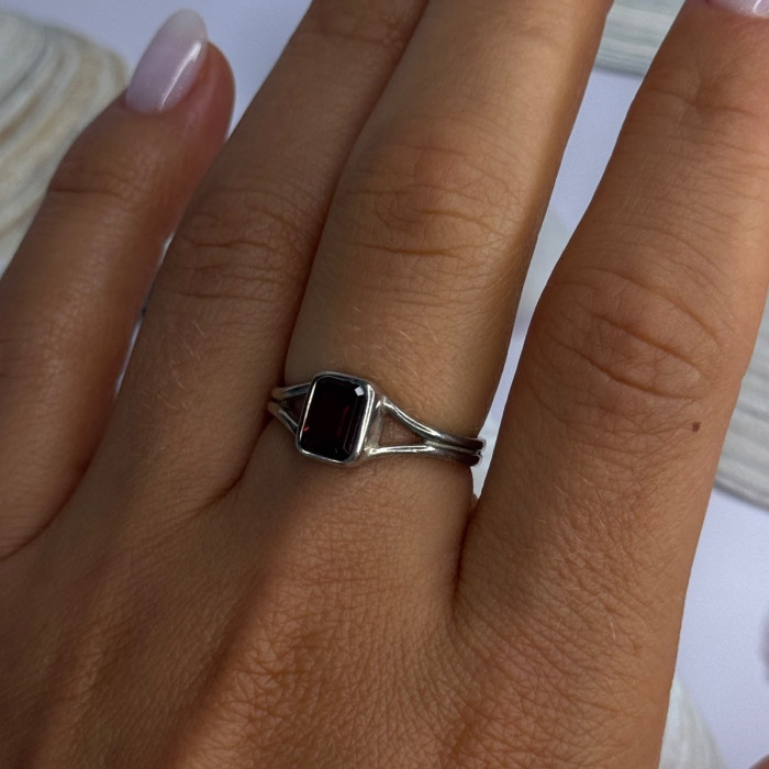 Classy 925 Sterling Silver Garnet Ring Size 8